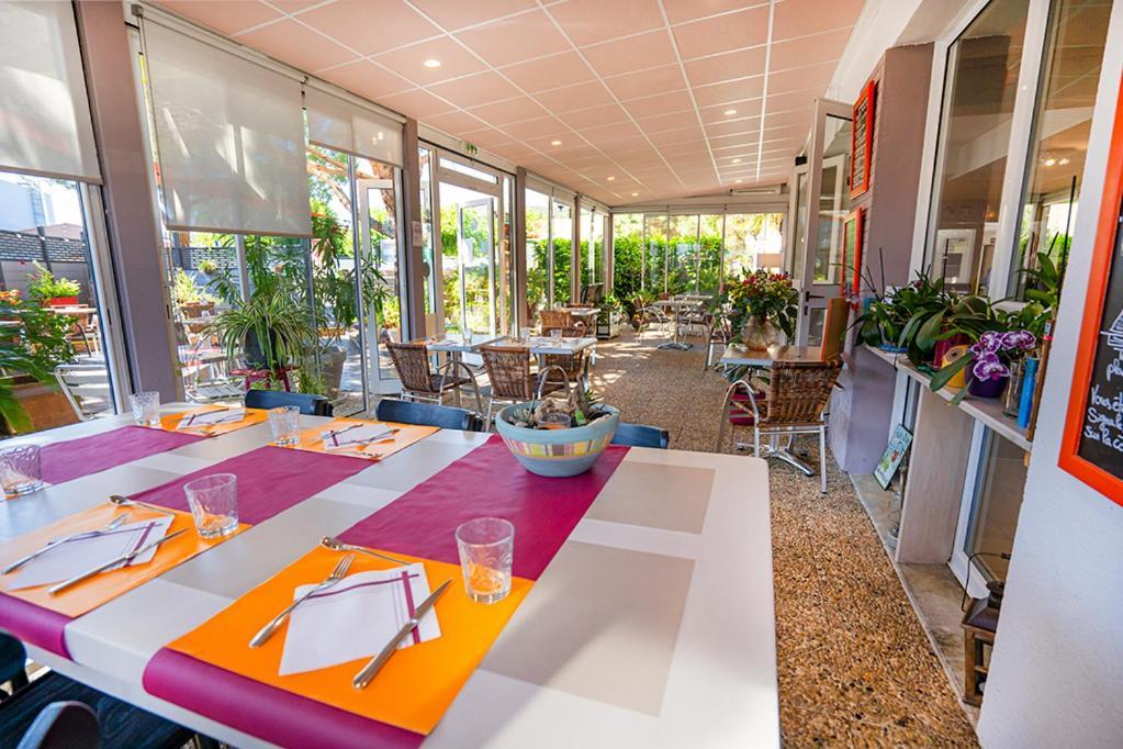 Logis Hotel- Hotel Restaurant Le Rialto Le Sequestre Exterior foto