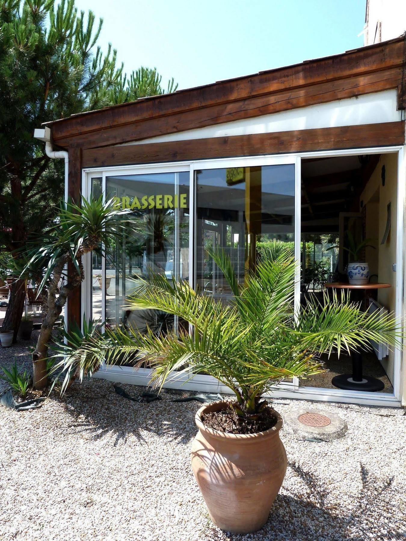 Logis Hotel- Hotel Restaurant Le Rialto Le Sequestre Exterior foto